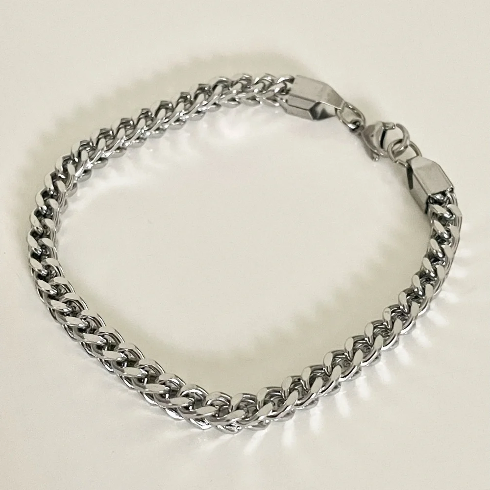 Unisex Silver Tone Lightweight Metal Chain Bracelet 8.25” Inch